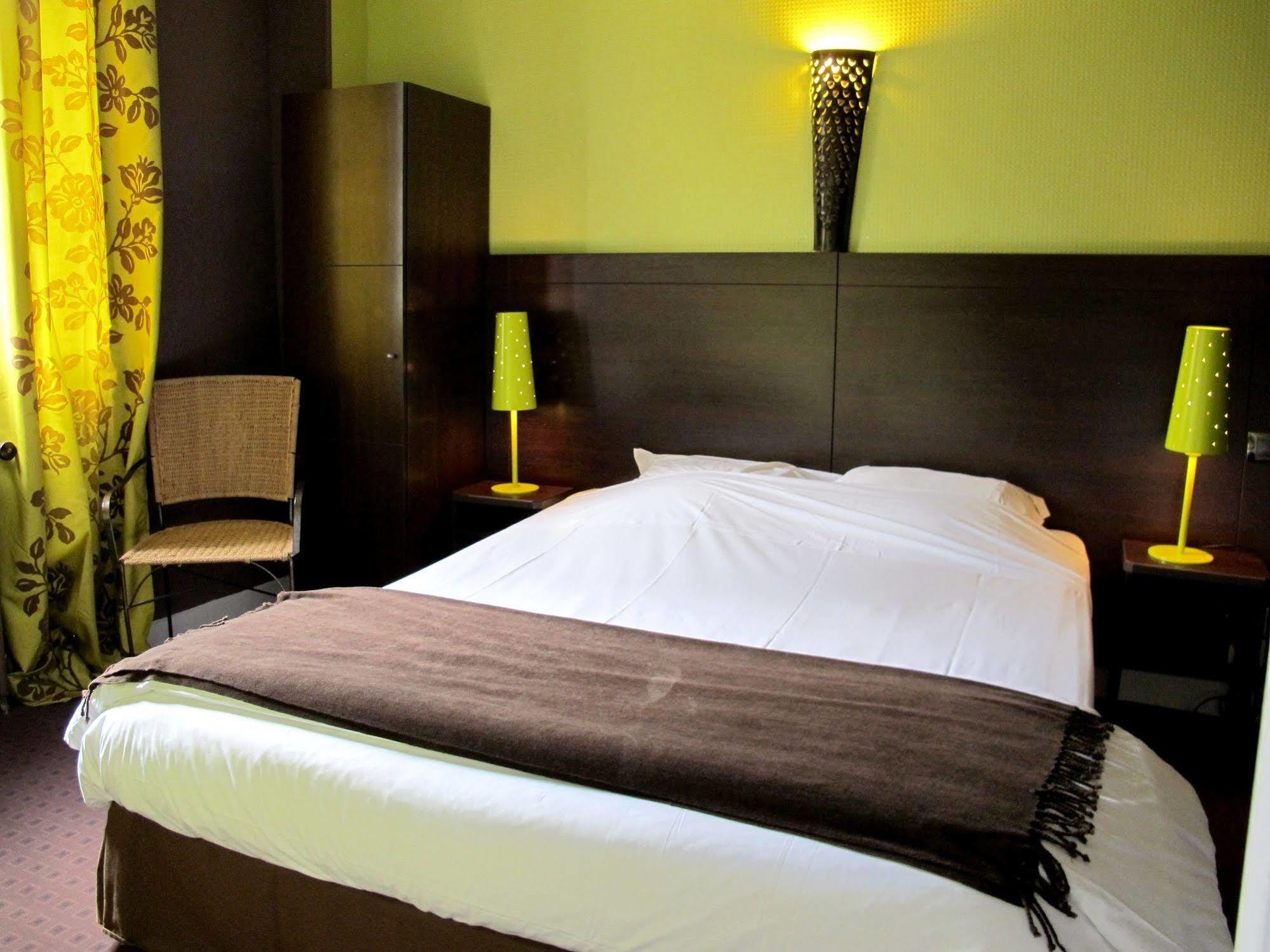 Logis Deshors-Foujanet Hotel Chamboulive Ngoại thất bức ảnh