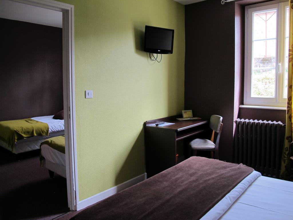 Logis Deshors-Foujanet Hotel Chamboulive Phòng bức ảnh
